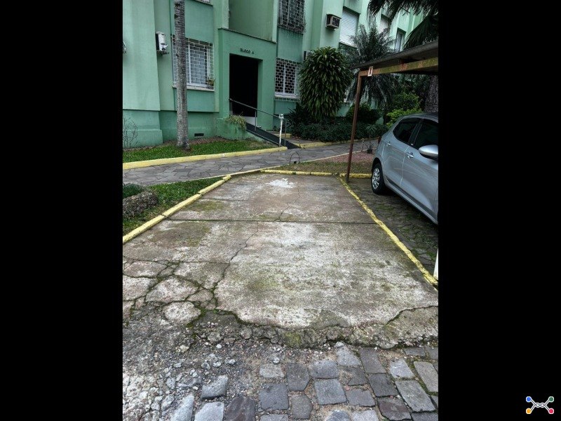 Box em condomínio na avenida antônio de carvalho em porto alegre/rs