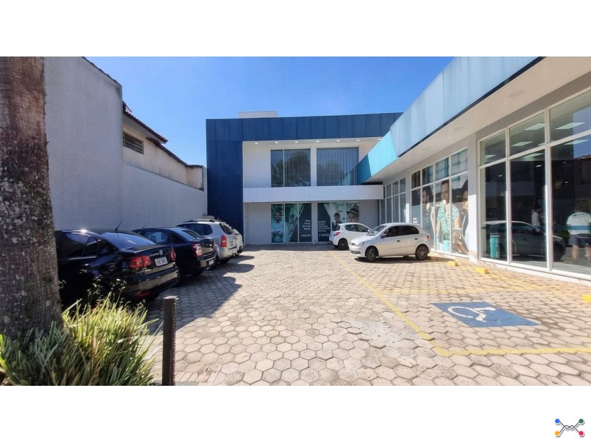 Prédio comercial à venda em leilão