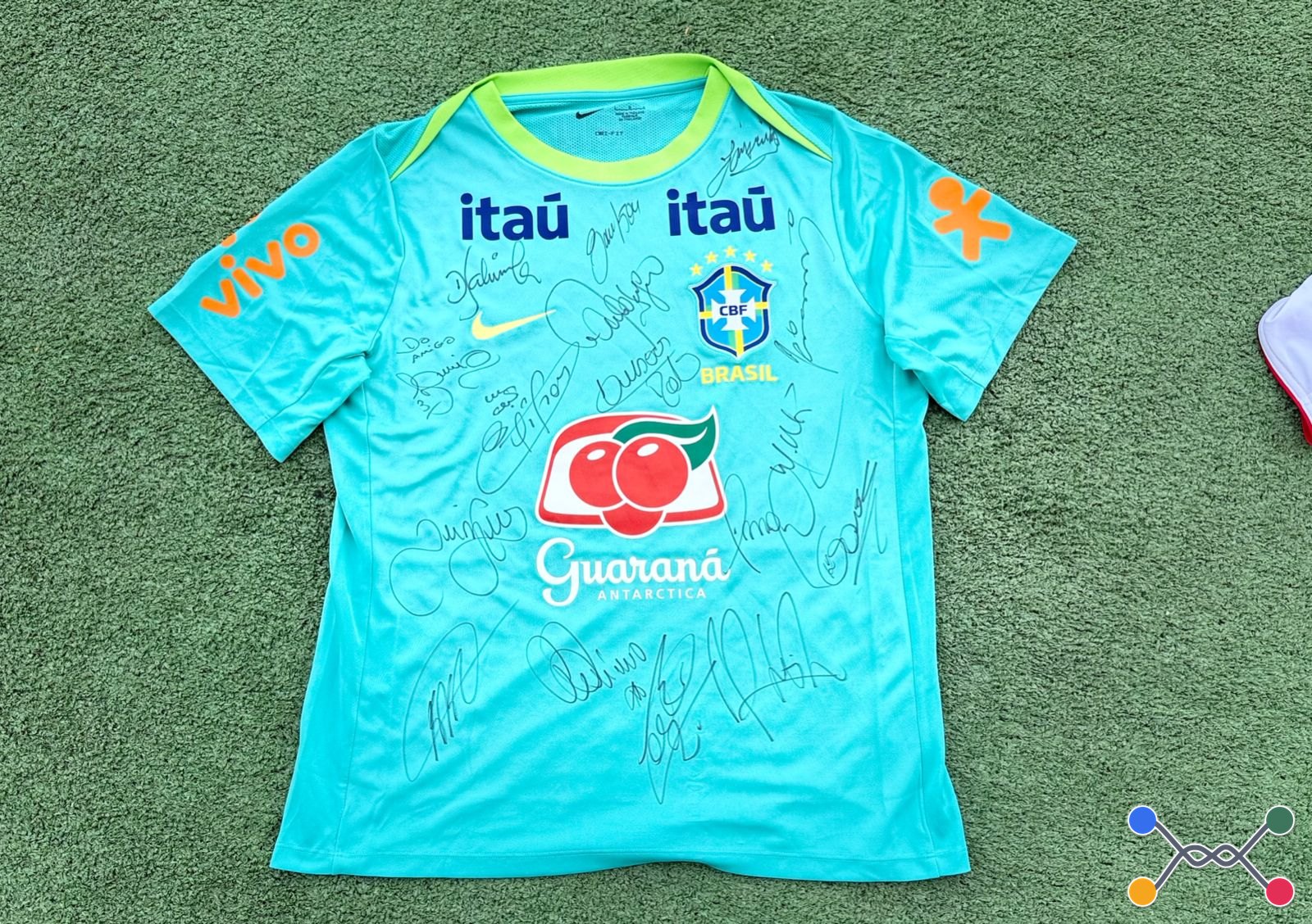LEILÃO BENEFICENTE - CAMISAS OFICIAIS AUTOGRAFADAS DA SELEÇÃO BRASILEIRA E ARSENAL