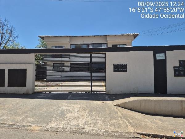Cidade ocidental - colina verde