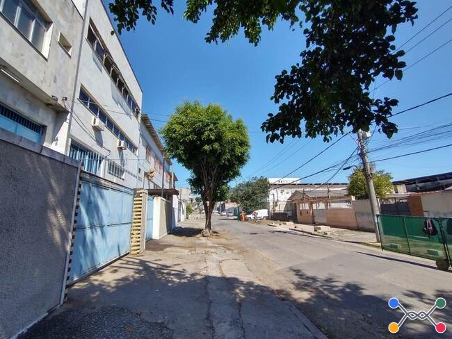 Prédio de 3 pavimentos com 1.500m2 em vigário geral, rj