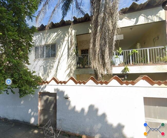Casa de 2 andares e respectivo terreno com área de 259,80 m2, na rua cabé, bangu/rj