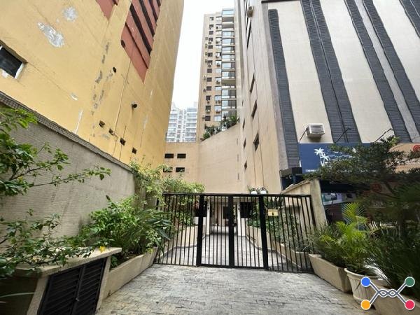 Edificio golden tower