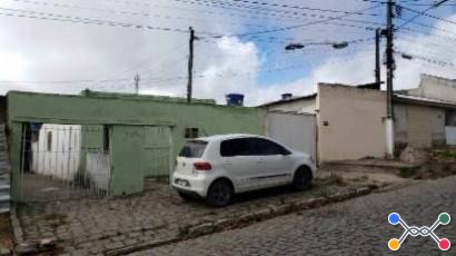 Casa à venda na Rua Barreto Coelho - Garanhuns/PE Código: 02.24900