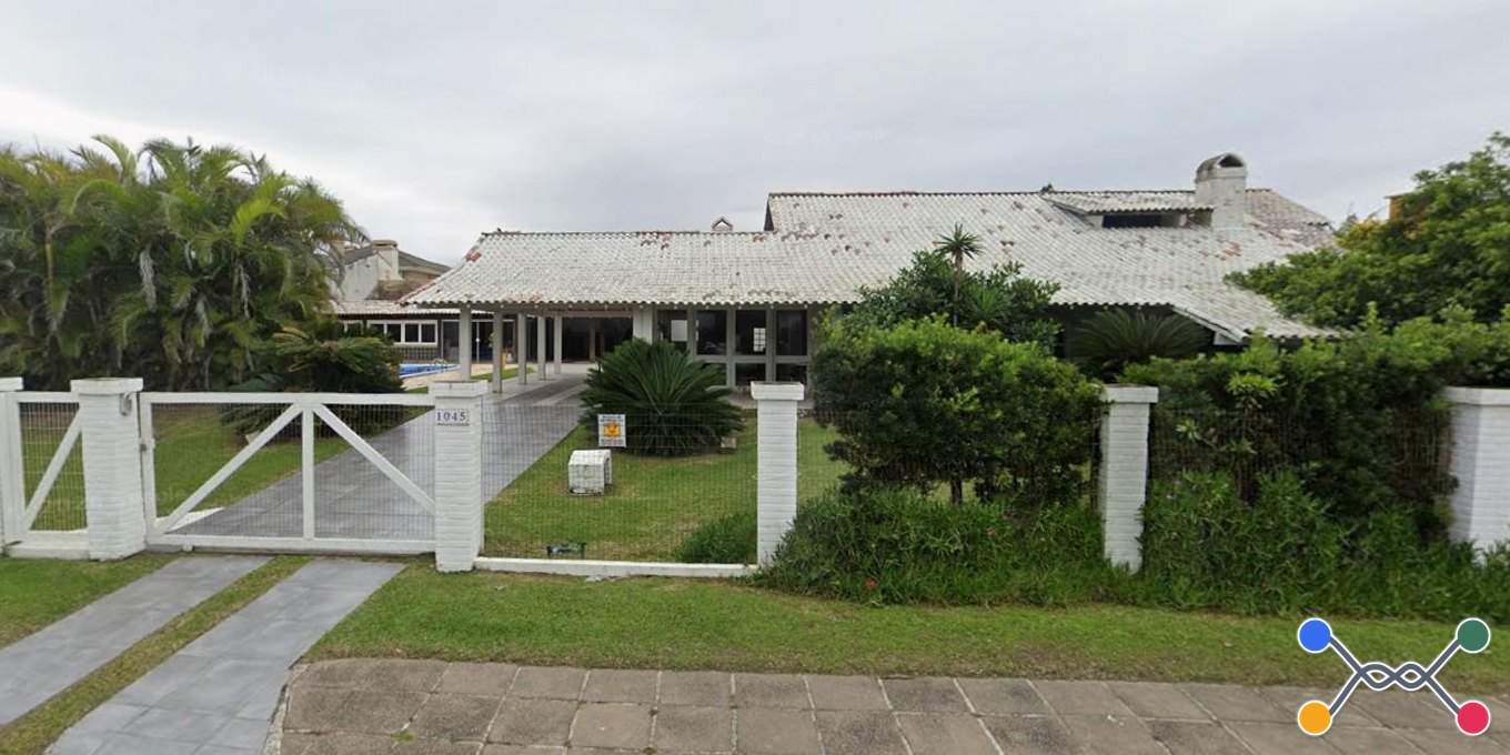 Casa com Piscina  área construída de 259m² - Xangri-lá/RS