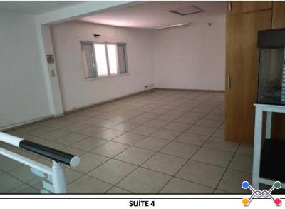 Chácara de alto padrão com 5 suítes e Área total de 5.381 m² | 43% abaixo da avaliação | Santana de Parnaíba/SP