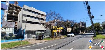 Prédio com 4 pavimentos e subsolo, apartamentos com cerca de 52m² cada. Com a área de 774,98m². Localizado na Rua Desembargador Motta 2737, Bigorrilho, Curitiba/PR (Edifício Montreal).