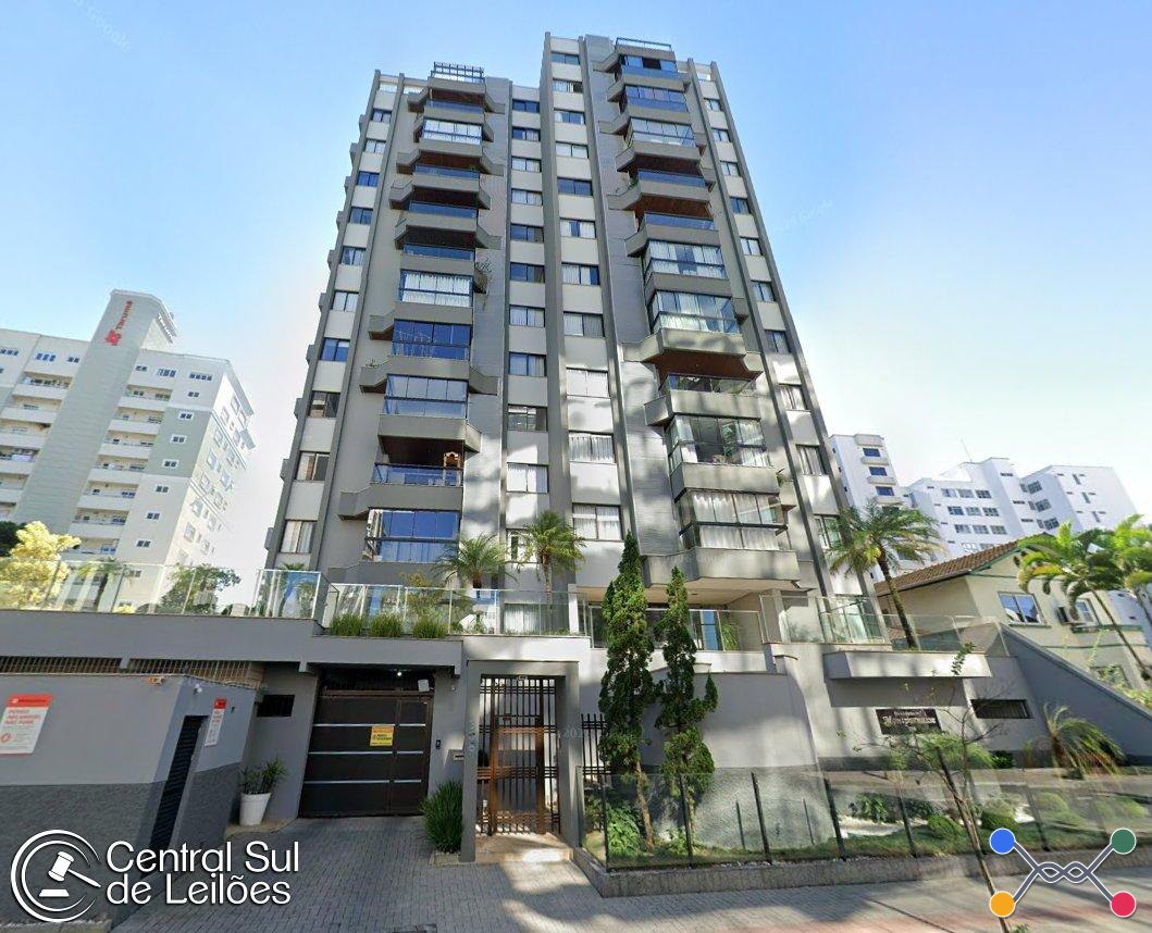 Apartamento nº 701, com área privativa de aprox. 392,31m², no Residencial Montparnasse, em Blumenau/SC